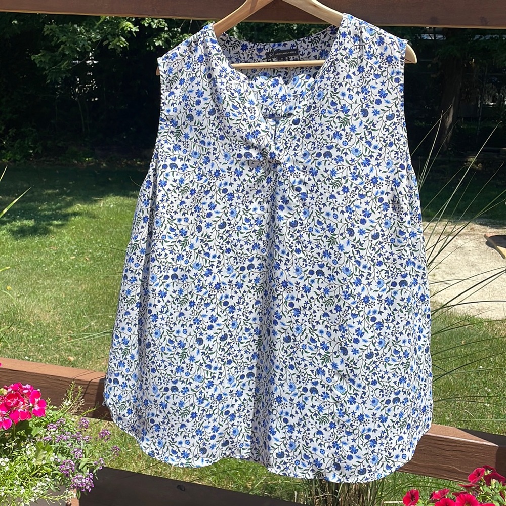 Adrianna Papell sleeveless blouse 2X